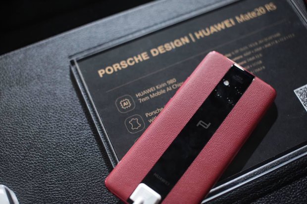 Huawei Mate 20 RS Porsche Design: в сети показали кожаного монстра