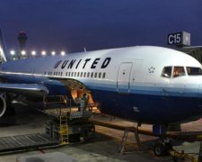 Черговий скандал з United Airlines: літак загорівся під час зльоту
