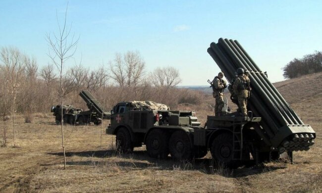 Українська армія перекинула "Урагани" в зону АТО