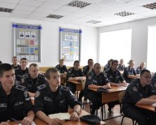 Копу и курсанту придумали наказание за "хохляцкую музыку"