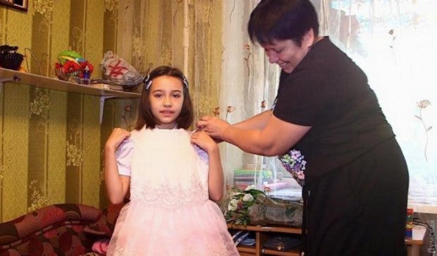 Президент подарил одесской школьнице платье принцессы (фото) 