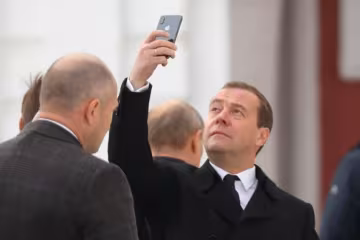 Медведев на камеру выпалил новый шедевр: ржали даже депутаты