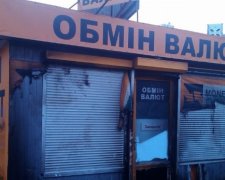 Поджигатели объявили войну обменникам 