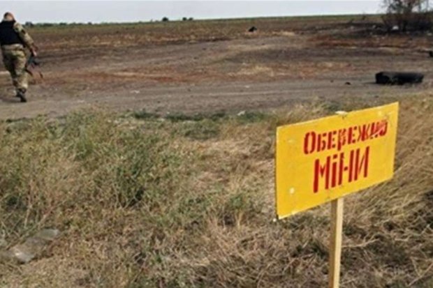 Махровый цинизм: боевики "ДНР" заставили пенсионера бежать по минному полю