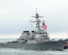 Військовий корабель США протаранив риболовне судно