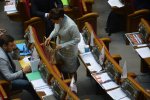 Сумка напоказ: депутатки спеціально купують дешеві аксесуари, щоб не дратувати українців