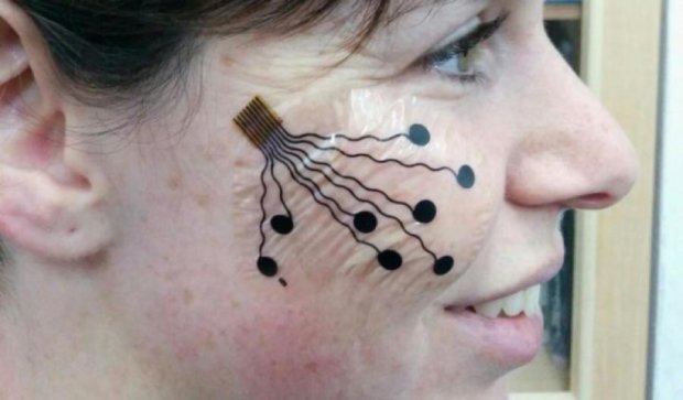 Ученые создали умную татуировку на лицо