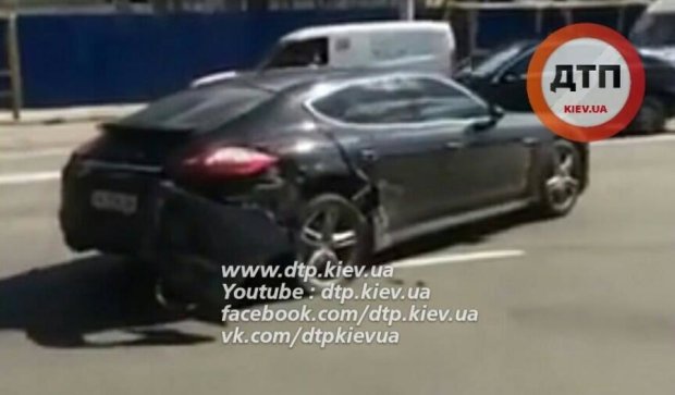 Volkswagen "поцеловал" Porsche в Киеве (фото)