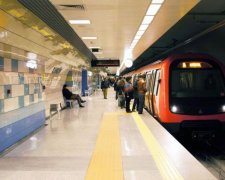 Жах наяву: ескалатор "з'їв" чоловіка прямо під камерою