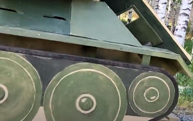 Деревянный танк. Фото: скриншот Youtube