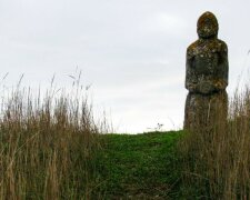 Под Запорожьем "черные археологи" сравняли скифский курган с землей: преступное кощунство поймала камера