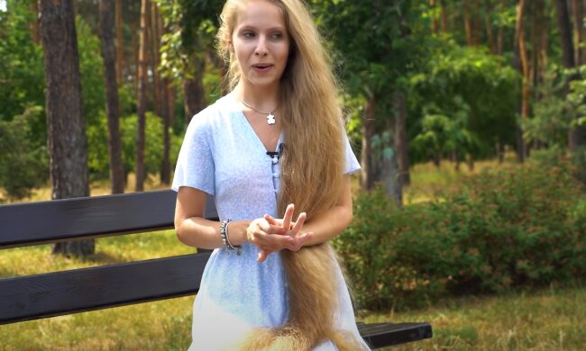 Володарка дуже довгого волосся, скріншот: Youtube