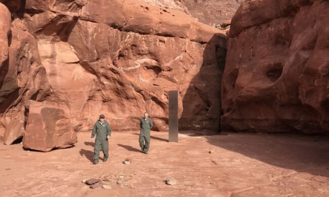 моноліт у пустелі, фото dpsnews.utah.gov