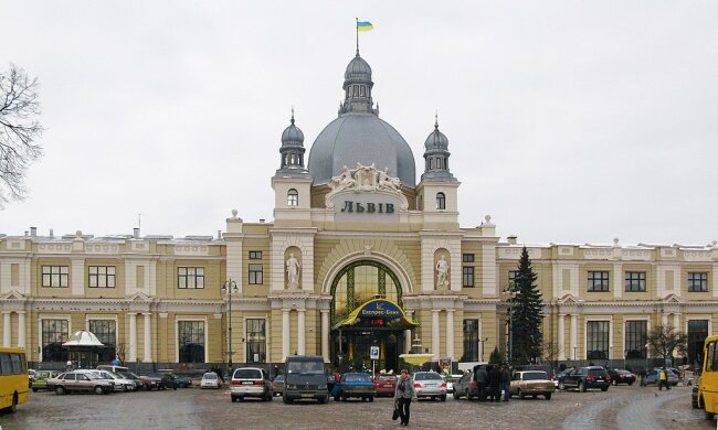 Только для погонов: на львовском вокзале военным выделили отдельные "апартаменты"