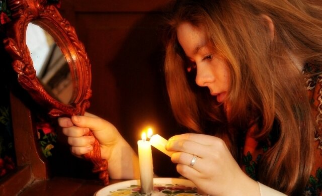 Ворожіння на Різдво 2020: які заговори на удачу та гроші потрібно встигнути провести в святковий вечір