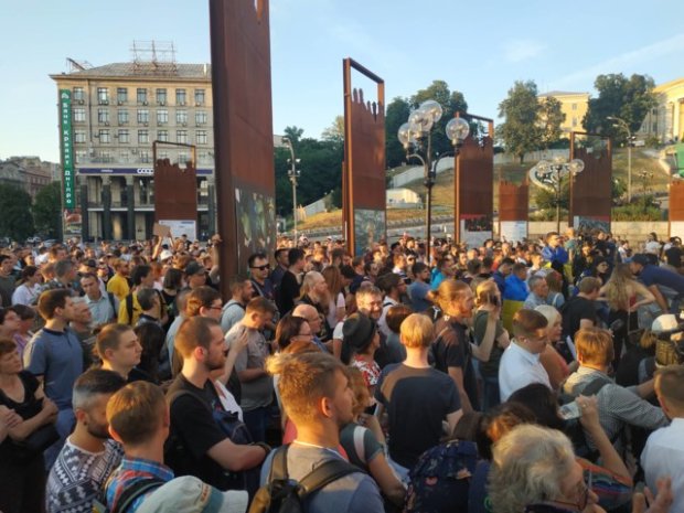 Центр Києва заполонили сотні розлючених українців: "Терпіти більше не можна"