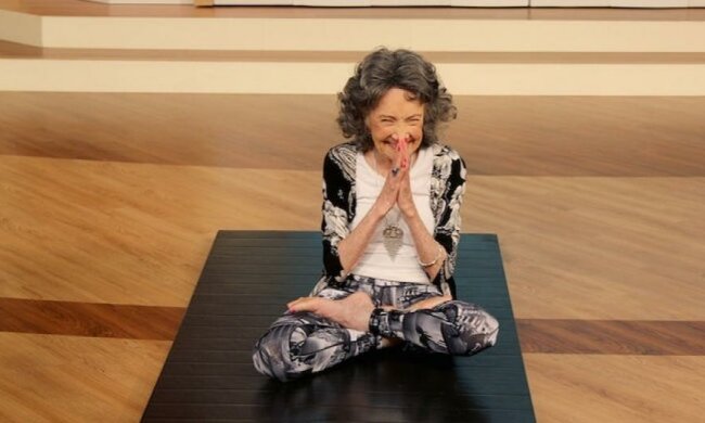 Сто років щастя: найстарійший інструктор йоги поділилася мудрістю