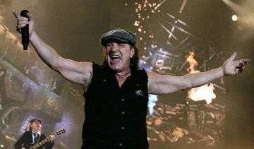 Соліст AC/DC ризикує стати глухим