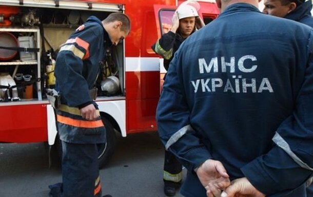 В Днепре перепуганного малыша достали из вентиляционной трубы: вот так рождаются дважды