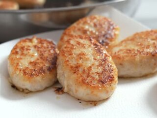 Котлеты из курятины и рыбы: фото скрин Ютуб