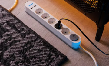 Розетка. переходник, кадр из видео