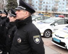 Коп побив охоронця супермаркету