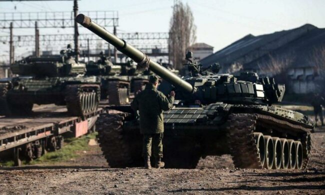 Путін перекидає десятки танків до українського кордону