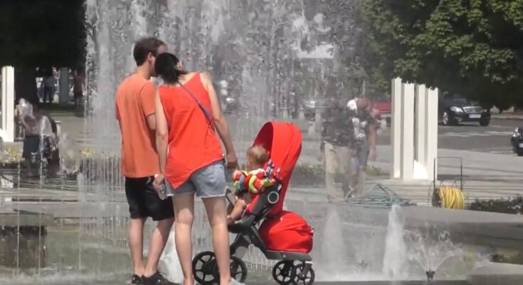 Батьки дитини, фото: скріншот з відео