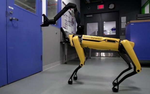 Нічого святого: Boston Dynamics знову познущалися над роботами