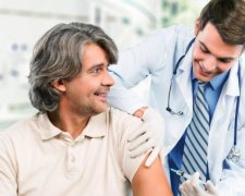 Эпидемия близко: украинцев призвали не избегать прививок