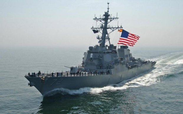 Американский эсминец влетел в японский буксир: первые подробности