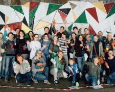 Столичні активісти прикрасили міст на Шулявці