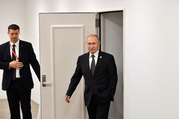 Путина сплавили в секонд-хенде: в Запорожье воплотили заветную мечту россиян, - фотофакт