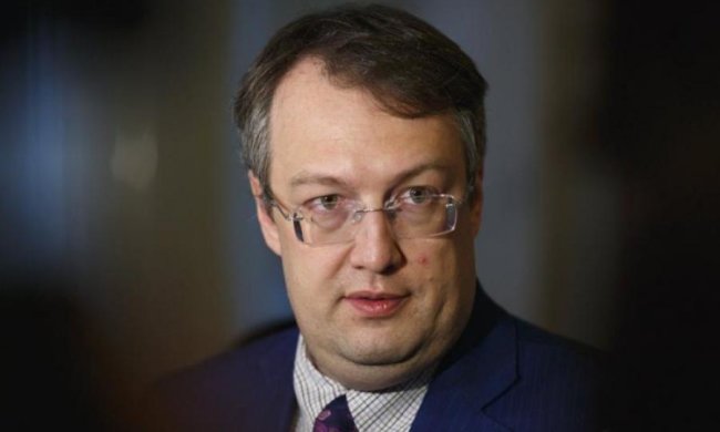 Так і тягне: тарілки не дають Геращенку спокою