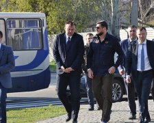 Безграмотний губернатор Савченко витратить мільйони на піар
