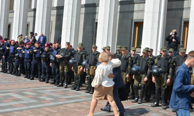Солодке від Шкрум, обійми Луценко та Тимошенко нарозхват: найнезвичайніші кадри з Верховної Ради