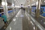 Міліціонер з групою молодиків влаштували бійку у метро (відео)