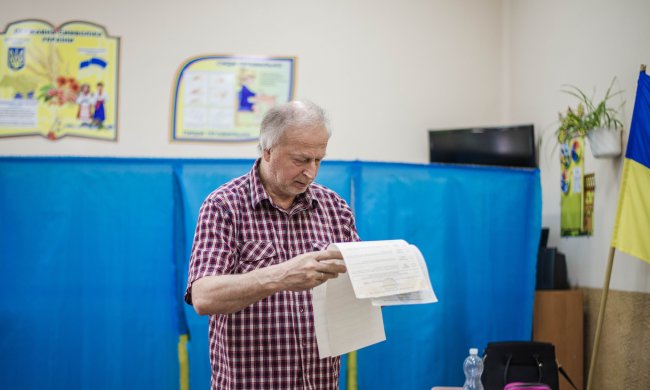 "Слуга народа" и "Голос" розкошелились: сколько партии потратили на выборы, украинцам показали цифры