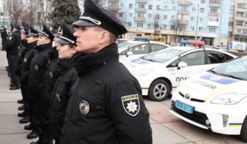 Коп побив охоронця супермаркету