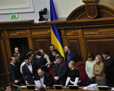 Верховная Рада, нардепы заблокировали трибуну и кресло спикера - Знай.uа