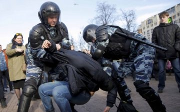 В Питере повязали десятки оппозиционеров