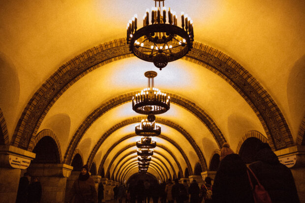 Київські "Золоті ворота" святкують ювілей: як виглядає найкрасивіша станція в свої 30 років