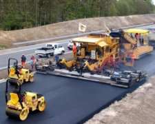 Кабмін запланував рекордну суму на ремонт доріг