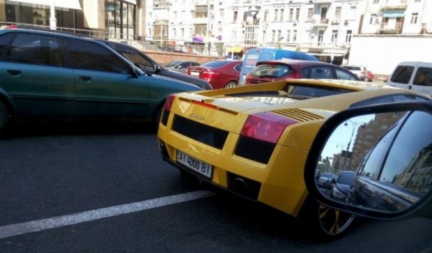 Suzuki протаранив Lamborghini в центрі Києва (ФОТО)