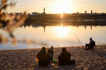 Украинцы, рыбалка, фото из тг-канала "Де відпочити Київ?🌸"