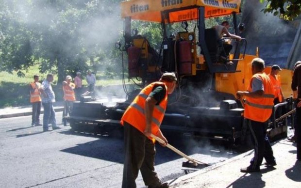 Боевики "ЛНР" зарабатывают на ремонте украинских дорог