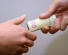 Тернопільського чиновника спіймали на хабарі у 220 тисяч гривень