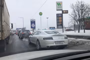 Эксклюзивный Aston Martin появился на улицах Киева