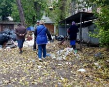 Тернополяне устроили свалку под окнами жилых домов – гниль и вонь