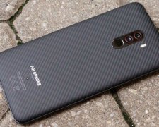 Флагманский Xiaomi Pocophone F1 продают в Украине за копейки